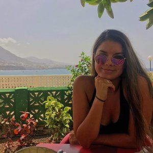 Meet your Posher, Danielle